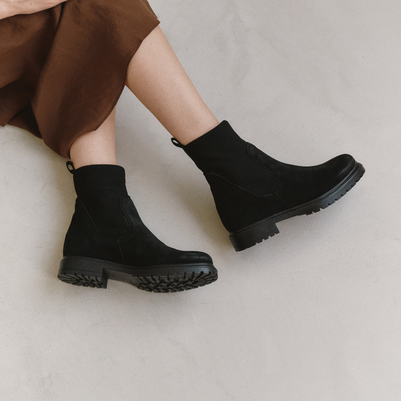 Boots Chelsea en cuir velours avec élastiques