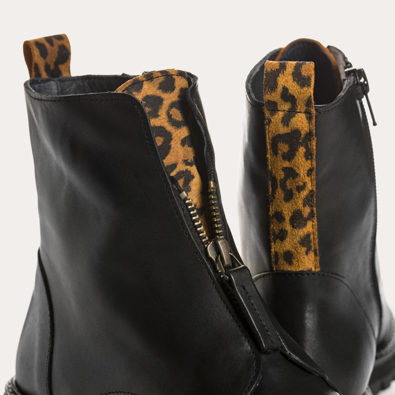 Boots noires à détails léopard en cuir lisse | Reqins