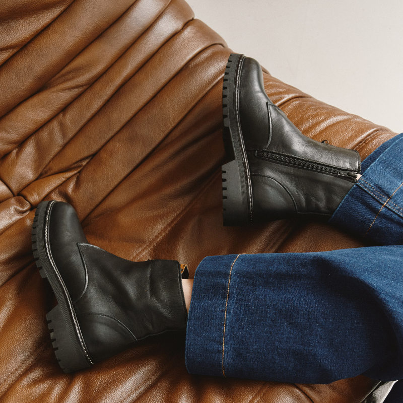 Boots noires à détails léopard en cuir lisse | Reqins