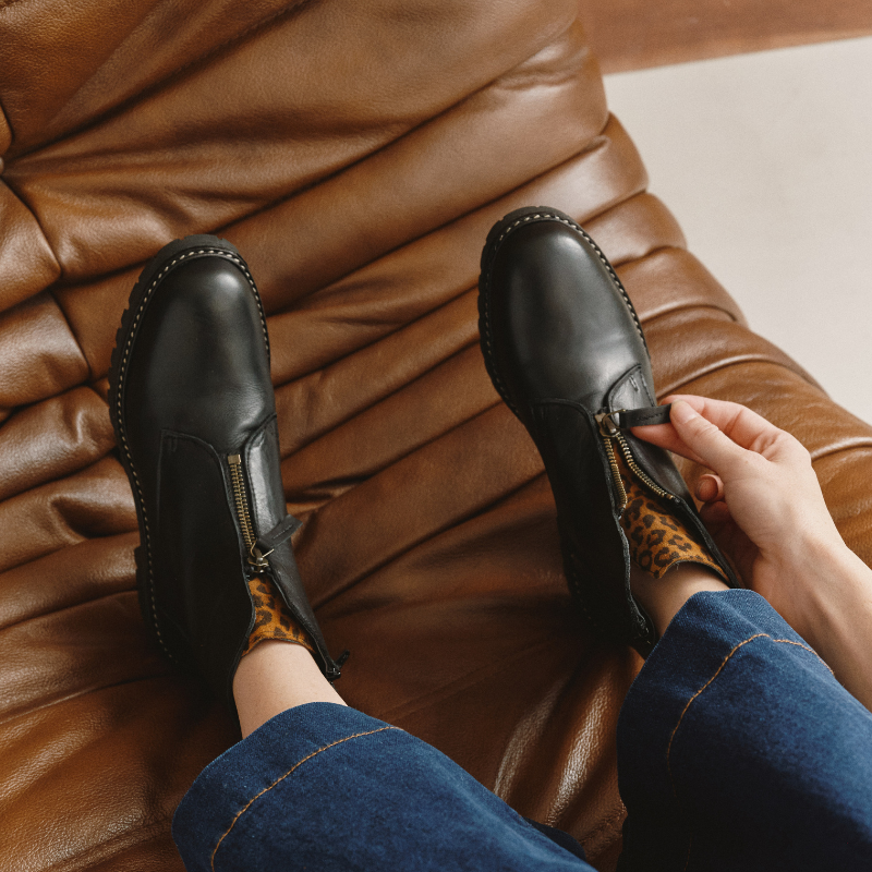 Boots noires à détails léopard en cuir lisse | Reqins