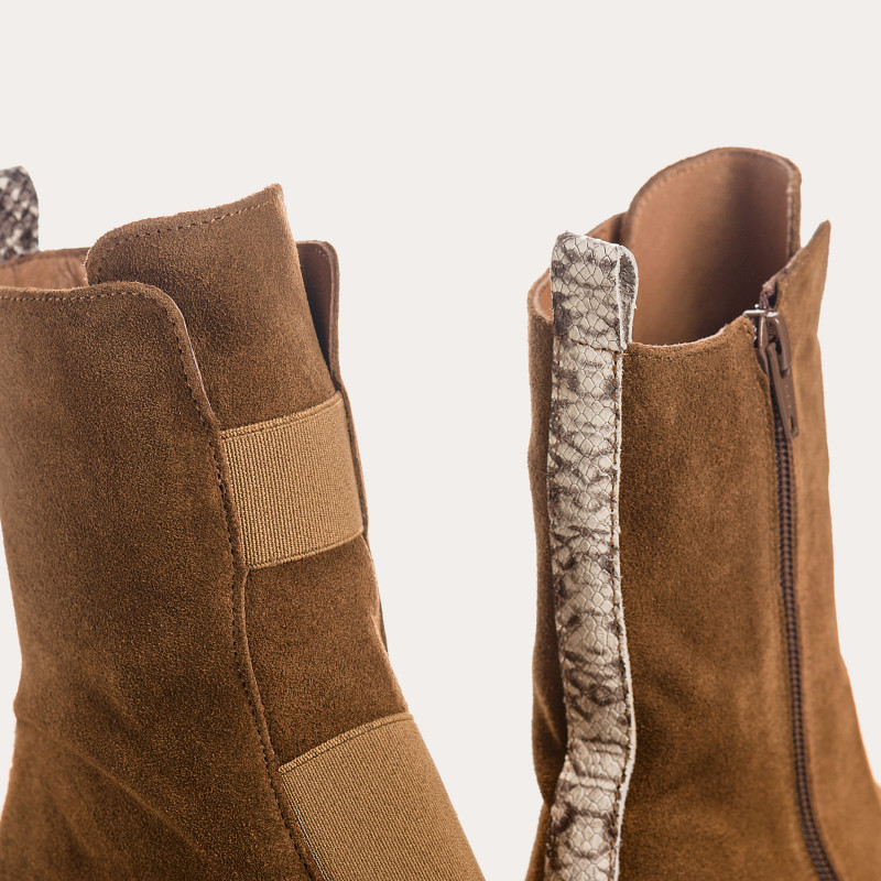 Boots Chelsea plates en cuir velours avec élastiques