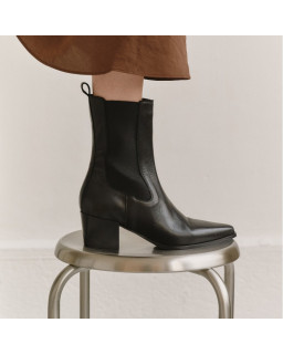 Leather Lausanne Boots | Modern elegance | Reqins