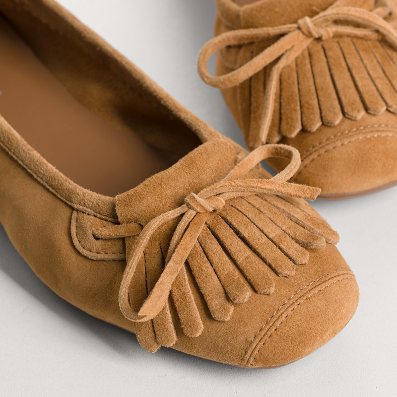 Velvet leather ballerinas with fringes on top