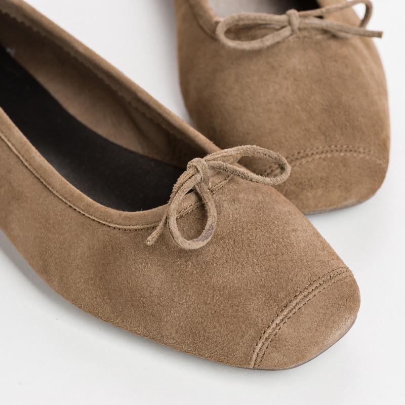 Flat ballerinas with velvet leather knot with tip reinforcement