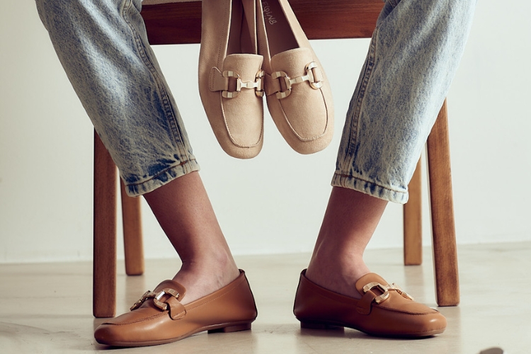 Comment porter des chaussures plates ? 10 idées pour un style élégant